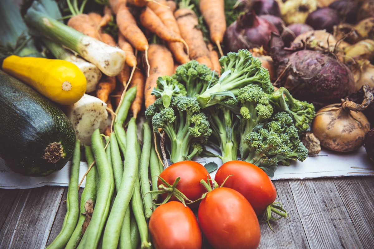 Balanced meal with vegetables, protein, and whole grains